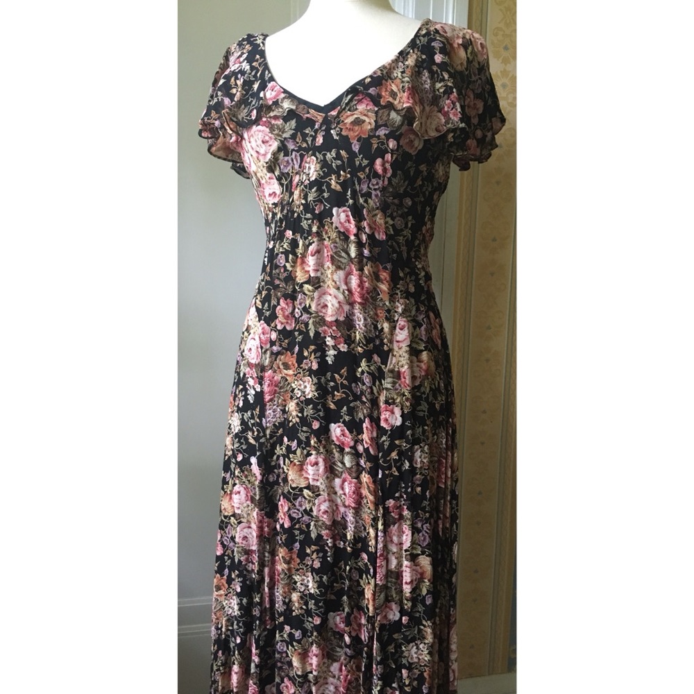 Feminine ruffled dress